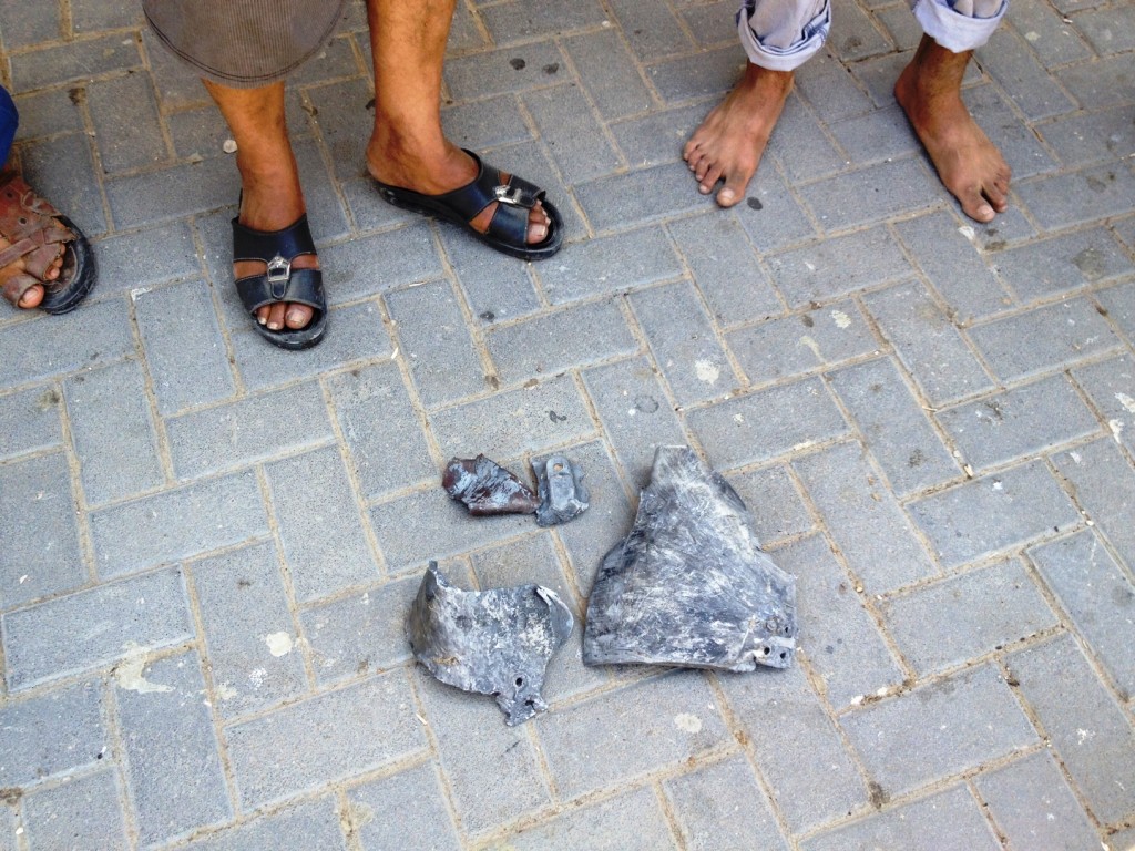 Destroços de míssil em Khan Yunis, Gaza. Crédito Diogo Bercito/Folhapress